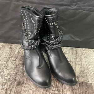 Black boots size 8 (new) no tags